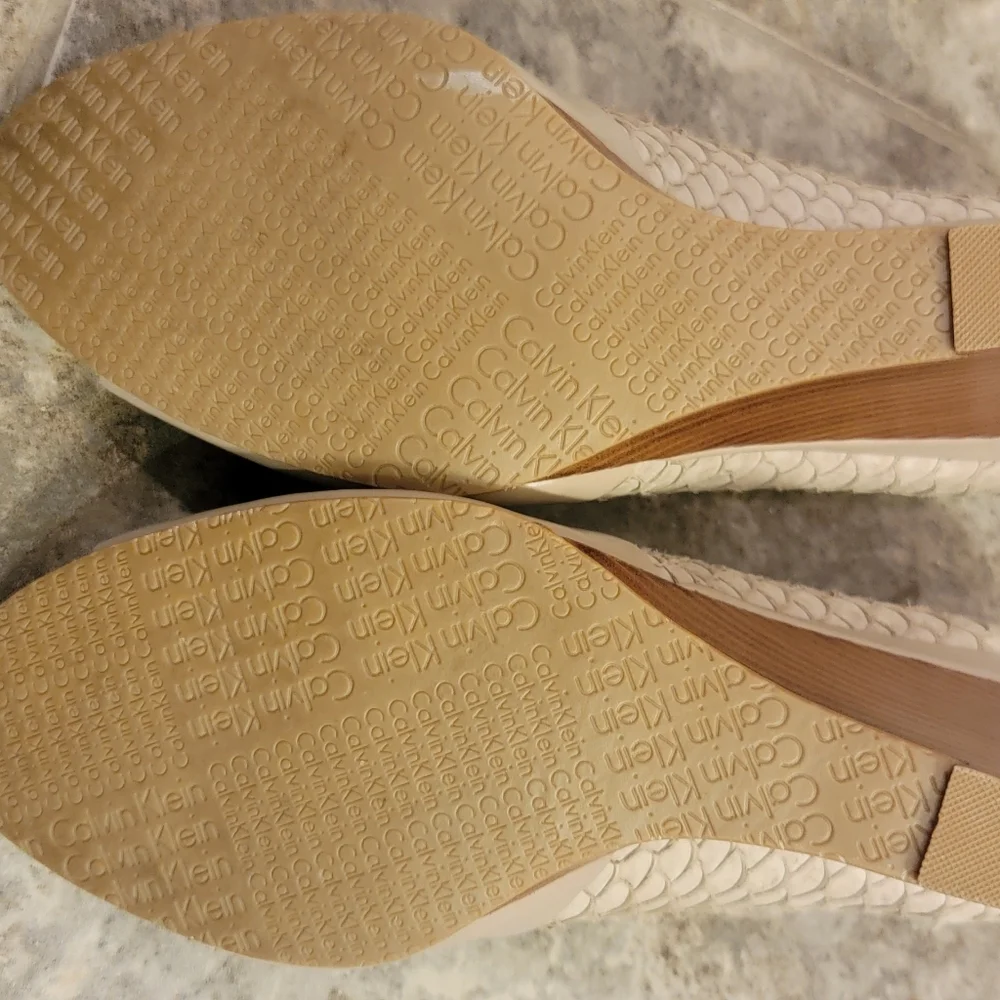 Calvin Klein Qammie Peep Toe Wedge‎ Light Taupe